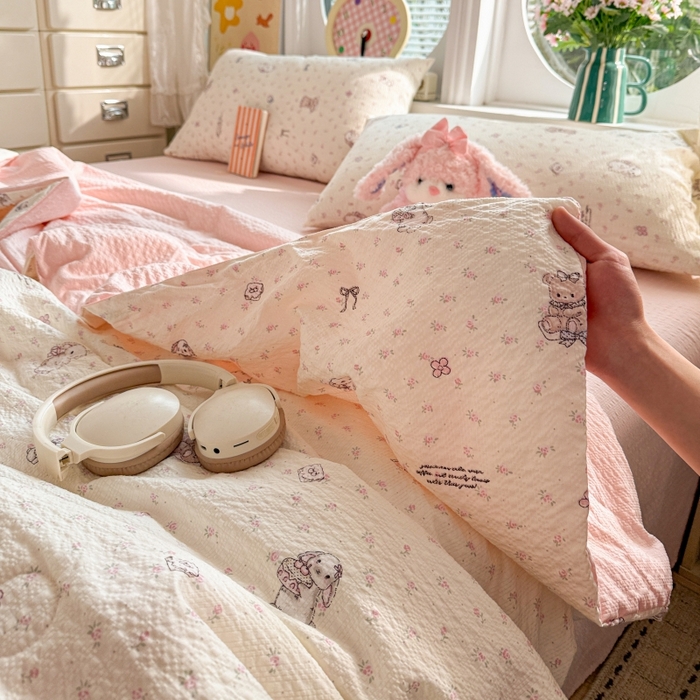 91家纺网 家纺一手货源 找家纺 小桃姐家纺 2026新款泡芙棉双层纱夏被空调被四件套小清新泡泡纱夏被卡通夏凉被空调被 花仙兔