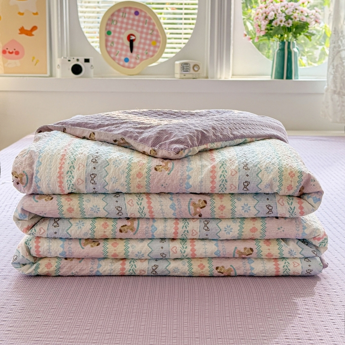 91家纺网 家纺一手货源 找家纺 小桃姐家纺 2026新款泡芙棉双层纱夏被空调被四件套小清新泡泡纱夏被卡通夏凉被空调被 彩虹木马