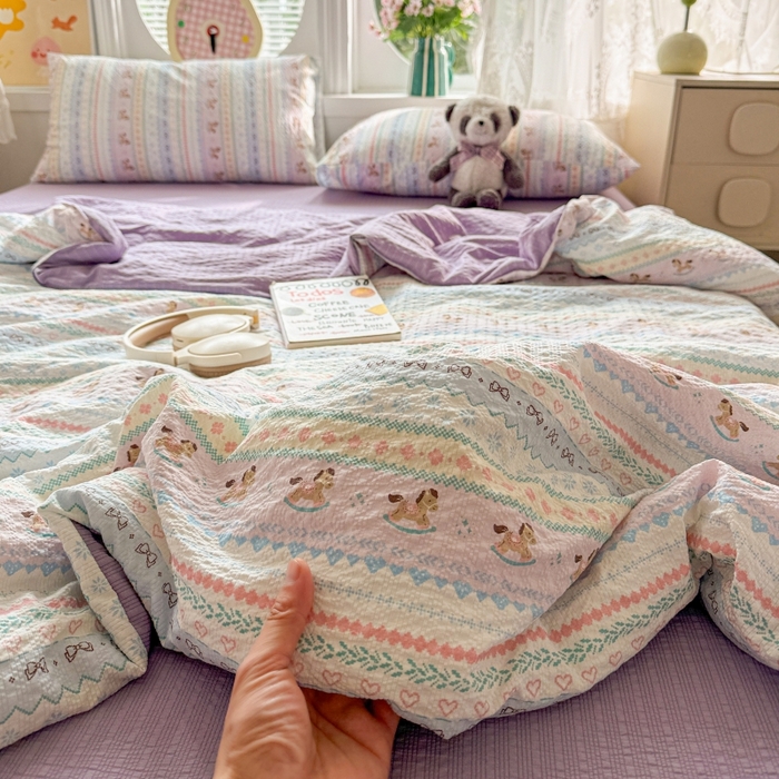 91家纺网 家纺一手货源 找家纺 小桃姐家纺 2026新款泡芙棉双层纱夏被空调被四件套小清新泡泡纱夏被卡通夏凉被空调被 彩虹木马