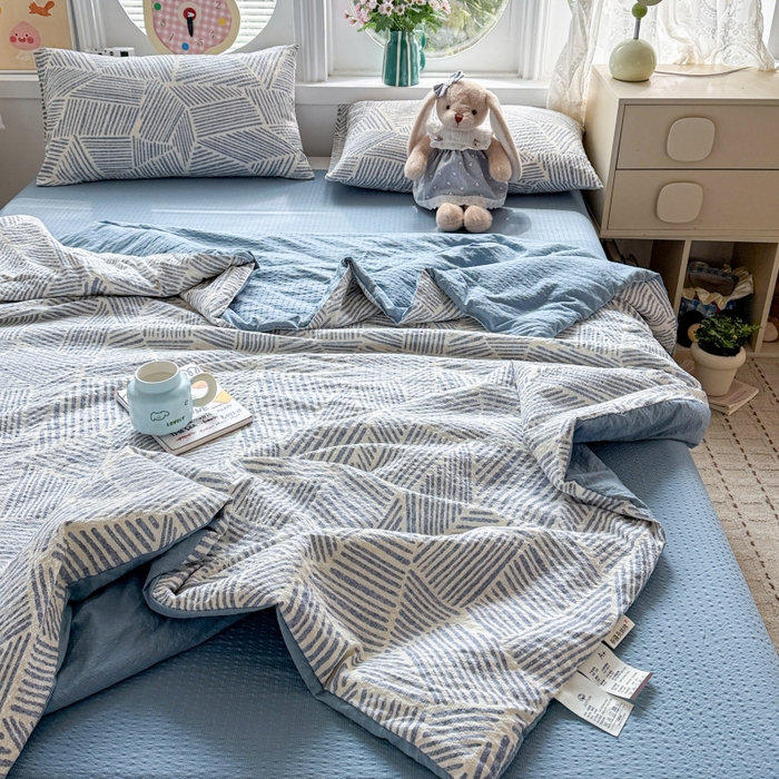 91家纺网 家纺一手货源 找家纺 小桃姐家纺 2026新款泡芙棉双层纱夏被空调被四件套小清新泡泡纱夏被卡通夏凉被空调被 蓝条纹