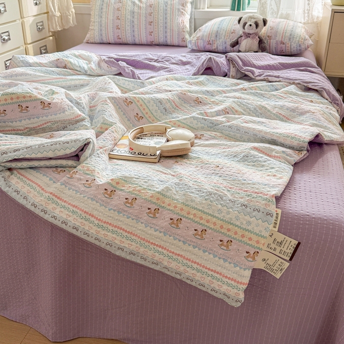 91家纺网 家纺一手货源 找家纺 小桃姐家纺 2026新款泡芙棉双层纱夏被空调被四件套小清新泡泡纱夏被卡通夏凉被空调被 彩虹木马