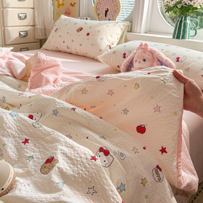 91家纺网 家纺一手货源 找家纺 小桃姐家纺 2026新款泡芙棉双层纱夏被空调被四件套小清新泡泡纱夏被卡通夏凉被空调被 幸运kitty