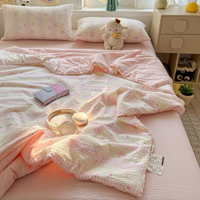 91家纺网 家纺一手货源 找家纺 小桃姐家纺 2026新款泡芙棉双层纱夏被空调被四件套小清新泡泡纱夏被卡通夏凉被空调被 奶油kitty