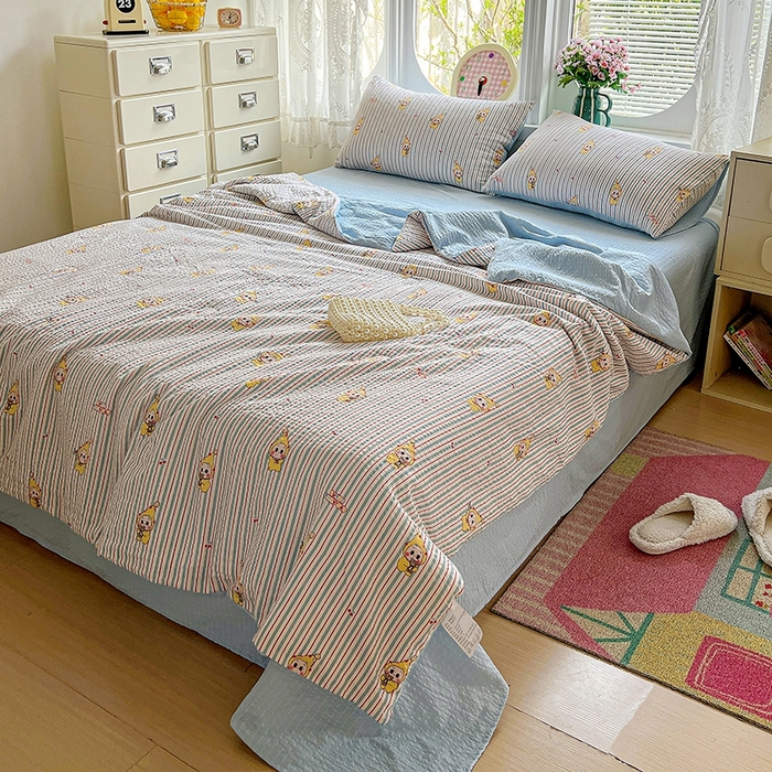 91家纺网 家纺一手货源 找家纺 小桃姐家纺 2026新款泡芙棉双层纱夏被空调被四件套小清新泡泡纱夏被卡通夏凉被空调被 线条星星