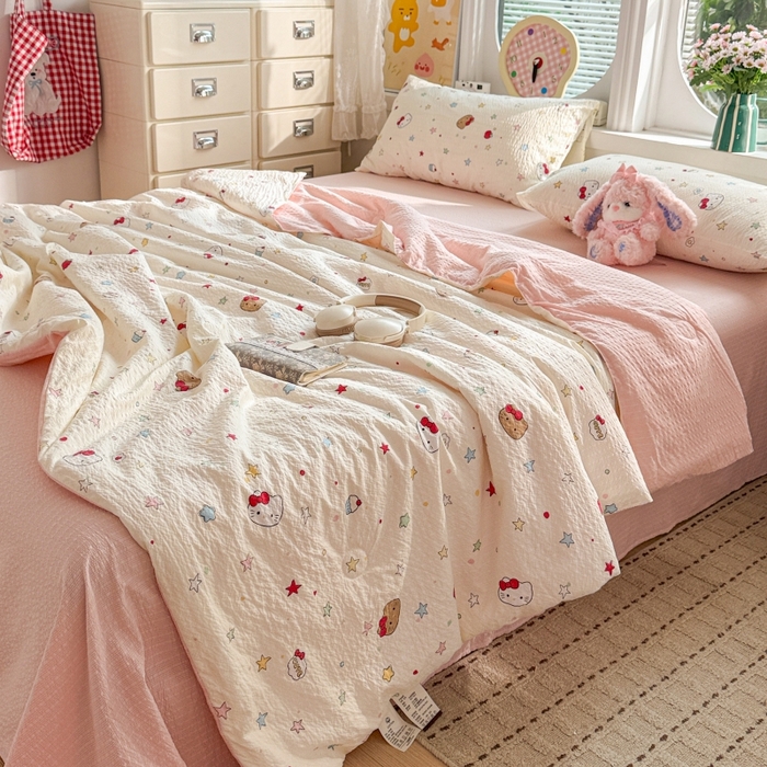 91家纺网 家纺一手货源 找家纺 小桃姐家纺 2026新款泡芙棉双层纱夏被空调被四件套小清新泡泡纱夏被卡通夏凉被空调被 幸运kitty