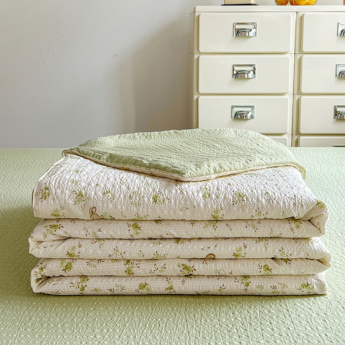 91家纺网 家纺一手货源 找家纺 小桃姐家纺 2026新款泡芙棉双层纱夏被空调被四件套小清新泡泡纱夏被卡通夏凉被空调被 绿茵兔