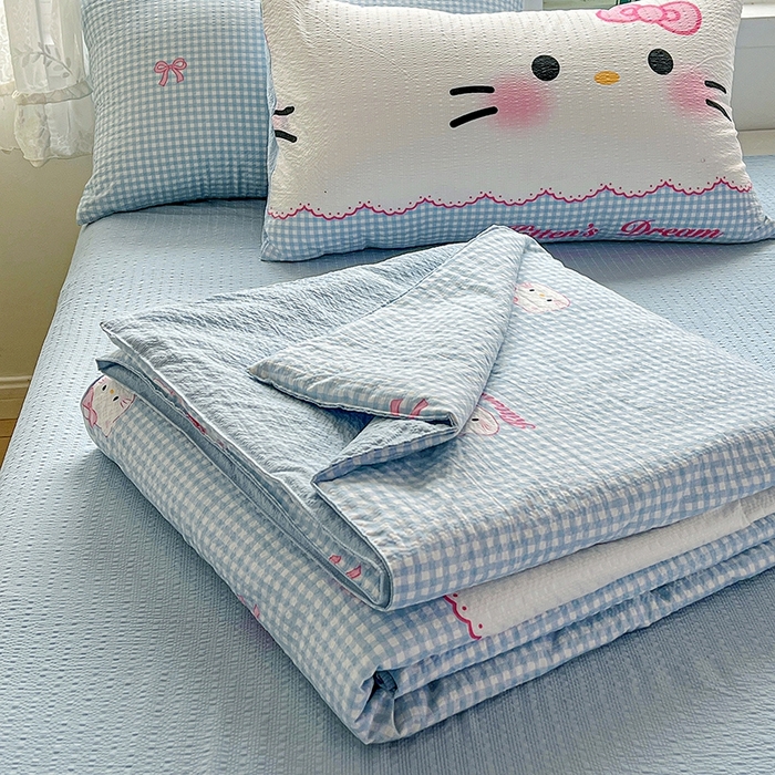 91家纺网 家纺一手货源 找家纺 小桃姐家纺 2026新款泡芙棉双层纱夏被空调被四件套小清新泡泡纱夏被卡通夏凉被空调被 蓝格Kitty