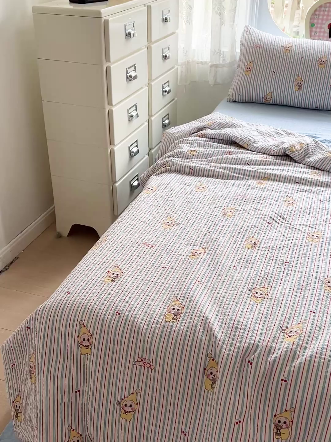 91家纺网 家纺一手货源 找家纺 小桃姐家纺 2026新款泡芙棉双层纱夏被空调被四件套小清新泡泡纱夏被卡通夏凉被空调被 线条星星