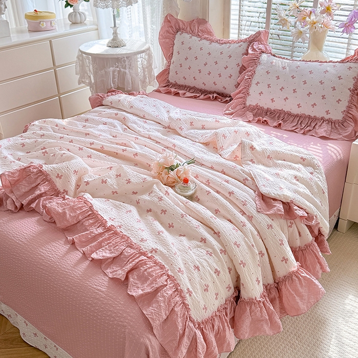 91家纺网 家纺一手货源 找家纺 韩约家纺 2026春夏新款泡芙棉床单款夏被夏凉被空调被四件套 蝶语