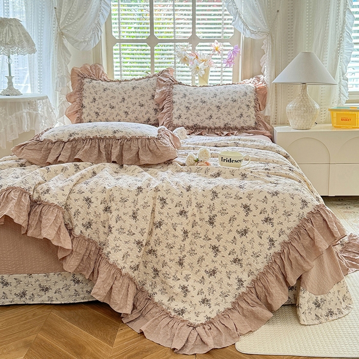 91家纺网 家纺一手货源 找家纺 韩约家纺 2026春夏新款泡芙棉床单款夏被夏凉被空调被四件套 倚梦