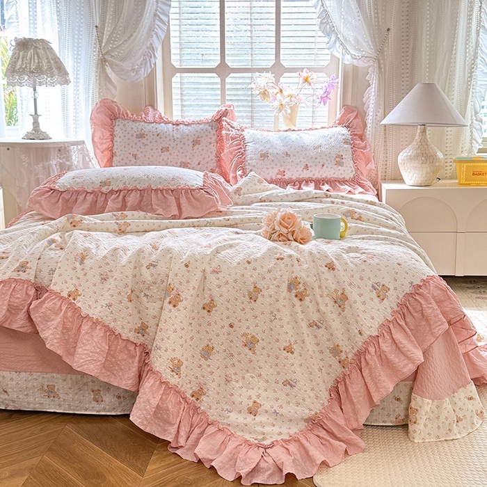 91家纺网 家纺一手货源 找家纺 韩约家纺 2026春夏新款泡芙棉床单款夏被夏凉被空调被四件套 熊宝