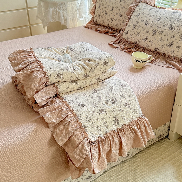 91家纺网 家纺一手货源 找家纺 韩约家纺 2026春夏新款泡芙棉床单款夏被夏凉被空调被四件套 倚梦