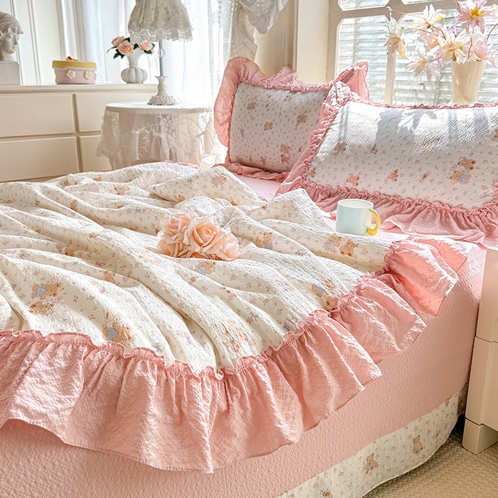 91家纺网 家纺一手货源 找家纺 韩约家纺 2026春夏新款泡芙棉床单款夏被夏凉被空调被四件套 熊宝