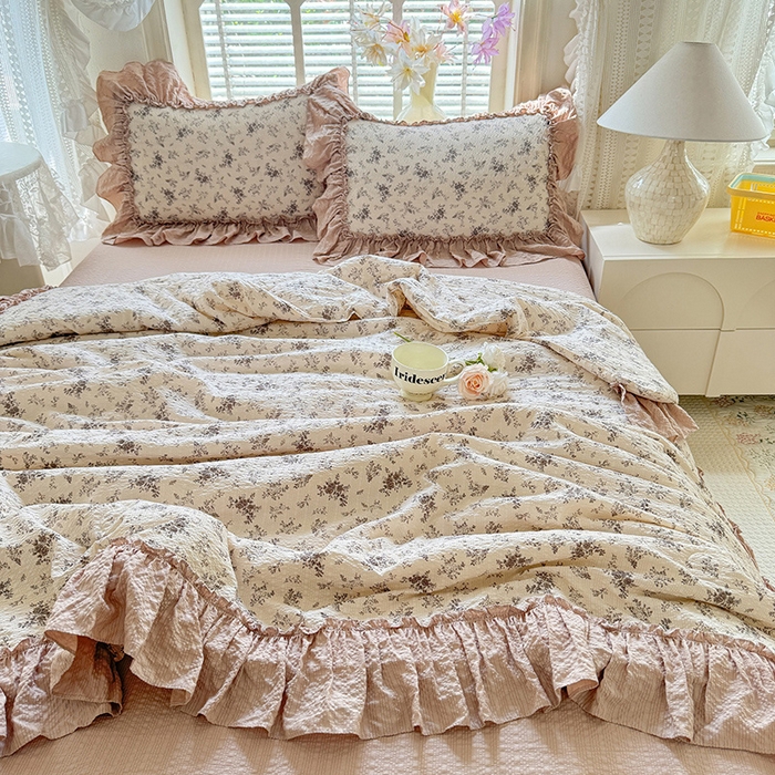 91家纺网 家纺一手货源 找家纺 韩约家纺 2026春夏新款泡芙棉床单款夏被夏凉被空调被四件套 倚梦