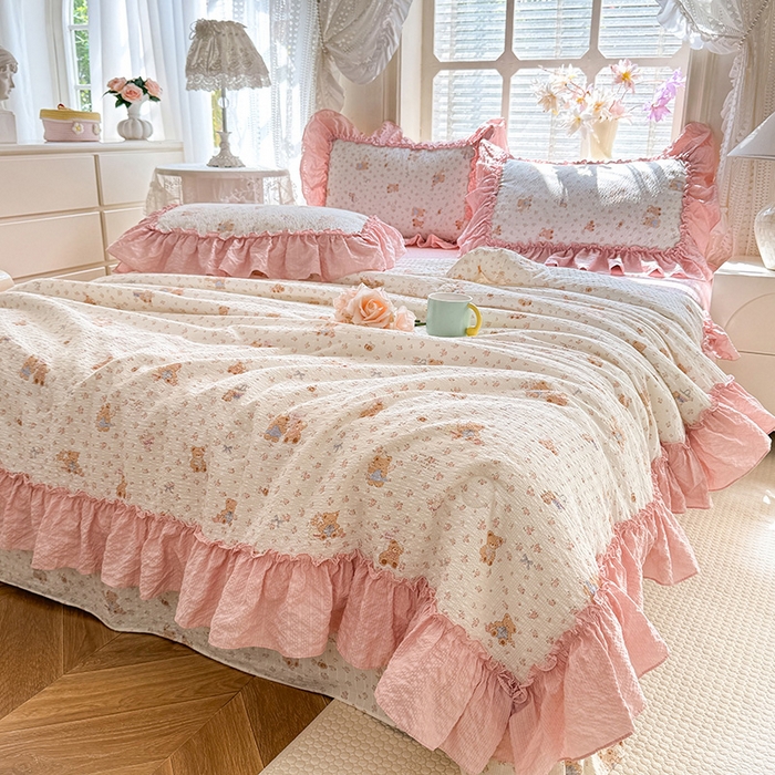 91家纺网 家纺一手货源 找家纺 韩约家纺 2026春夏新款泡芙棉床单款夏被夏凉被空调被四件套 熊宝