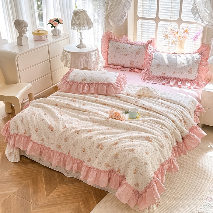 91家纺网 家纺一手货源 找家纺 韩约家纺 2026春夏新款泡芙棉床单款夏被夏凉被空调被四件套 熊宝