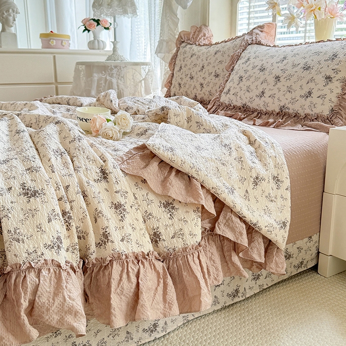 91家纺网 家纺一手货源 找家纺 韩约家纺 2026春夏新款泡芙棉床单款夏被夏凉被空调被四件套 倚梦