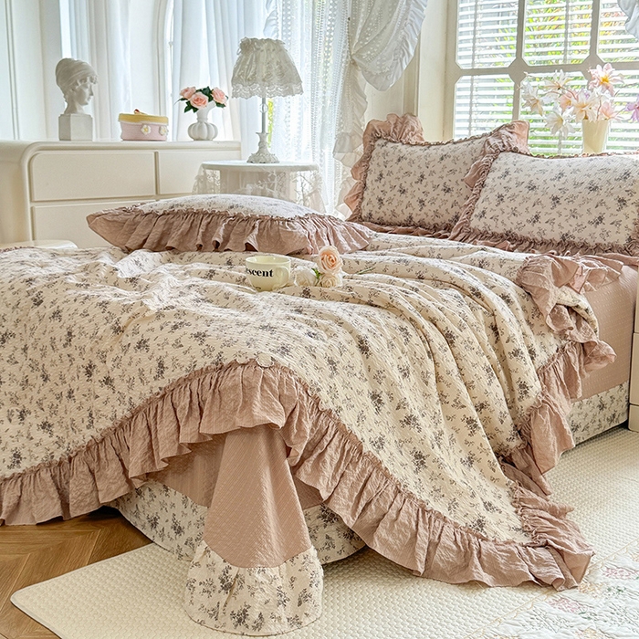 91家纺网 家纺一手货源 找家纺 韩约家纺 2026春夏新款泡芙棉床单款夏被夏凉被空调被四件套 倚梦