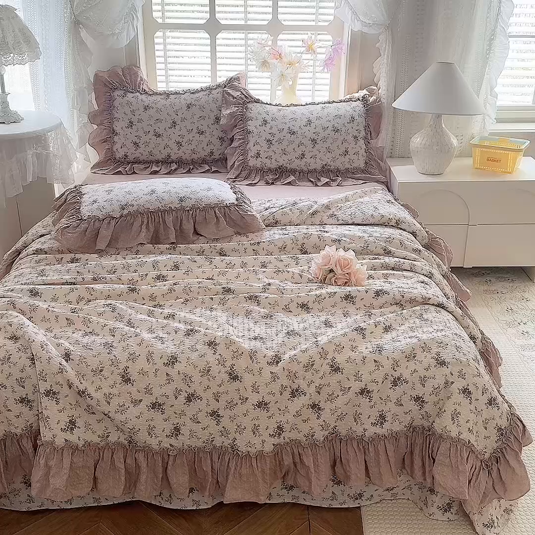 91家纺网 家纺一手货源 找家纺 韩约家纺 2026春夏新款泡芙棉床单款夏被夏凉被空调被四件套 倚梦