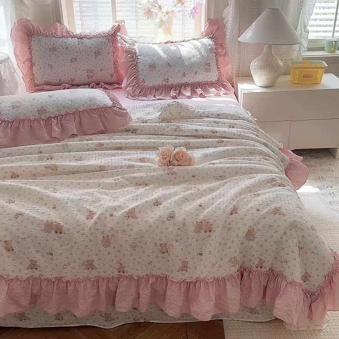 91家纺网 家纺一手货源 找家纺 韩约家纺 2026春夏新款泡芙棉床单款夏被夏凉被空调被四件套 熊宝