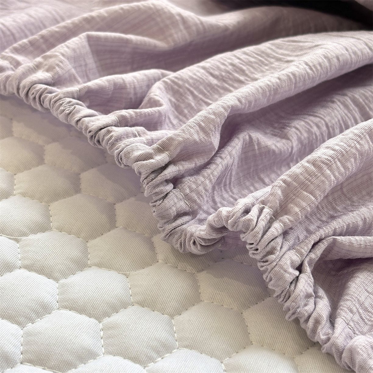 91家纺网 家纺一手货源 找家纺 （总）居眠 2026新款贝壳边纯色夹棉床笠