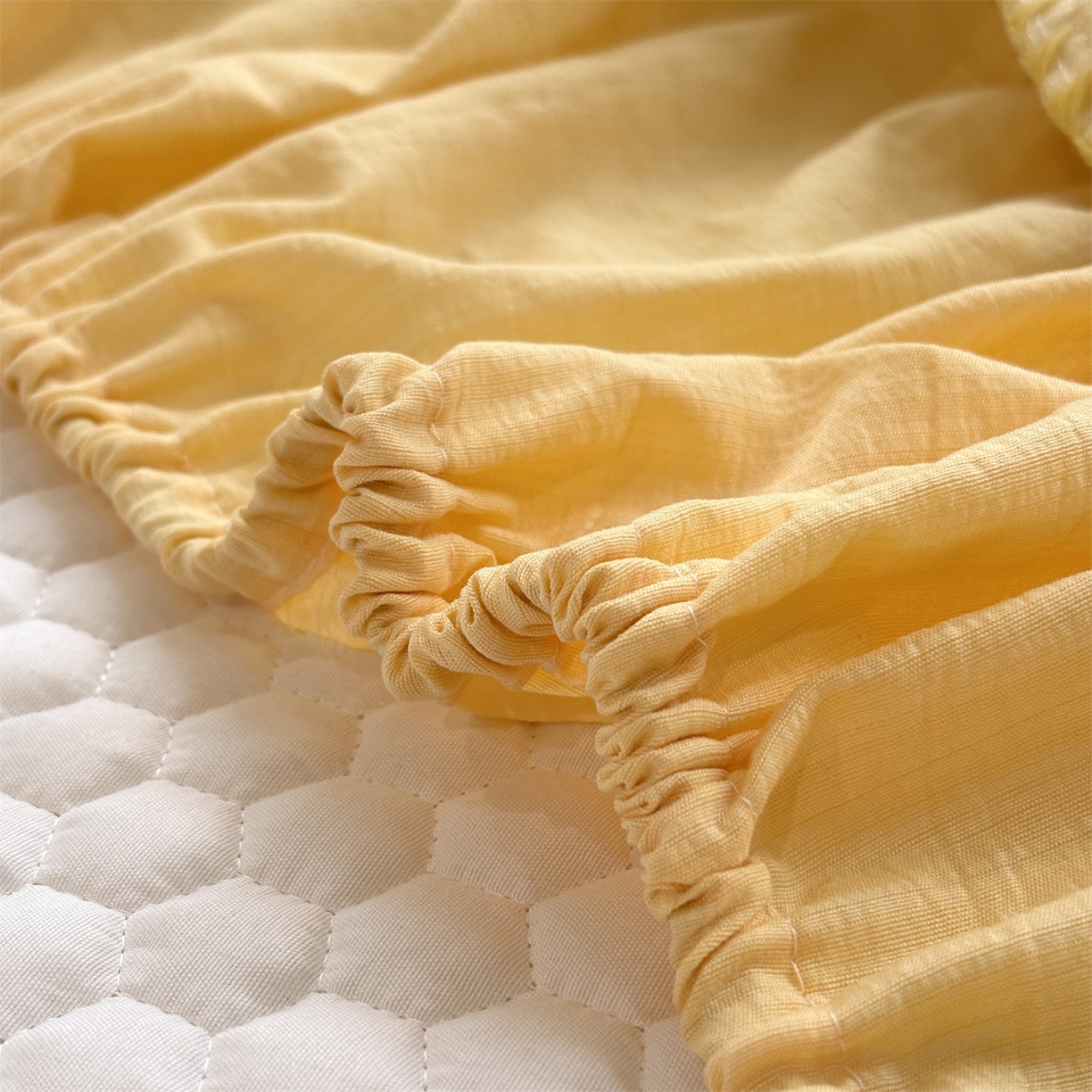 91家纺网 家纺一手货源 找家纺 居眠 2026新款贝壳边纯色夹棉床笠 贝壳边-黄色