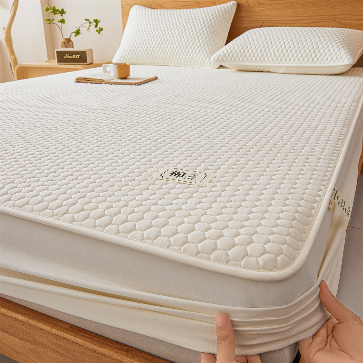 91家纺网 家纺一手货源 找家纺 居眠 2026新款蜂巢-防水夹棉棉花床笠 蜂巢-白