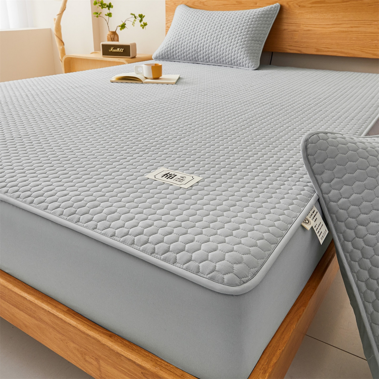 91家纺网 家纺一手货源 找家纺 居眠 2026新款蜂巢-防水夹棉棉花床笠 蜂巢-灰