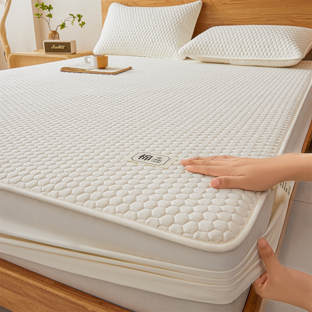 91家纺网 家纺一手货源 找家纺 居眠 2026新款蜂巢-防水夹棉棉花床笠 蜂巢-白