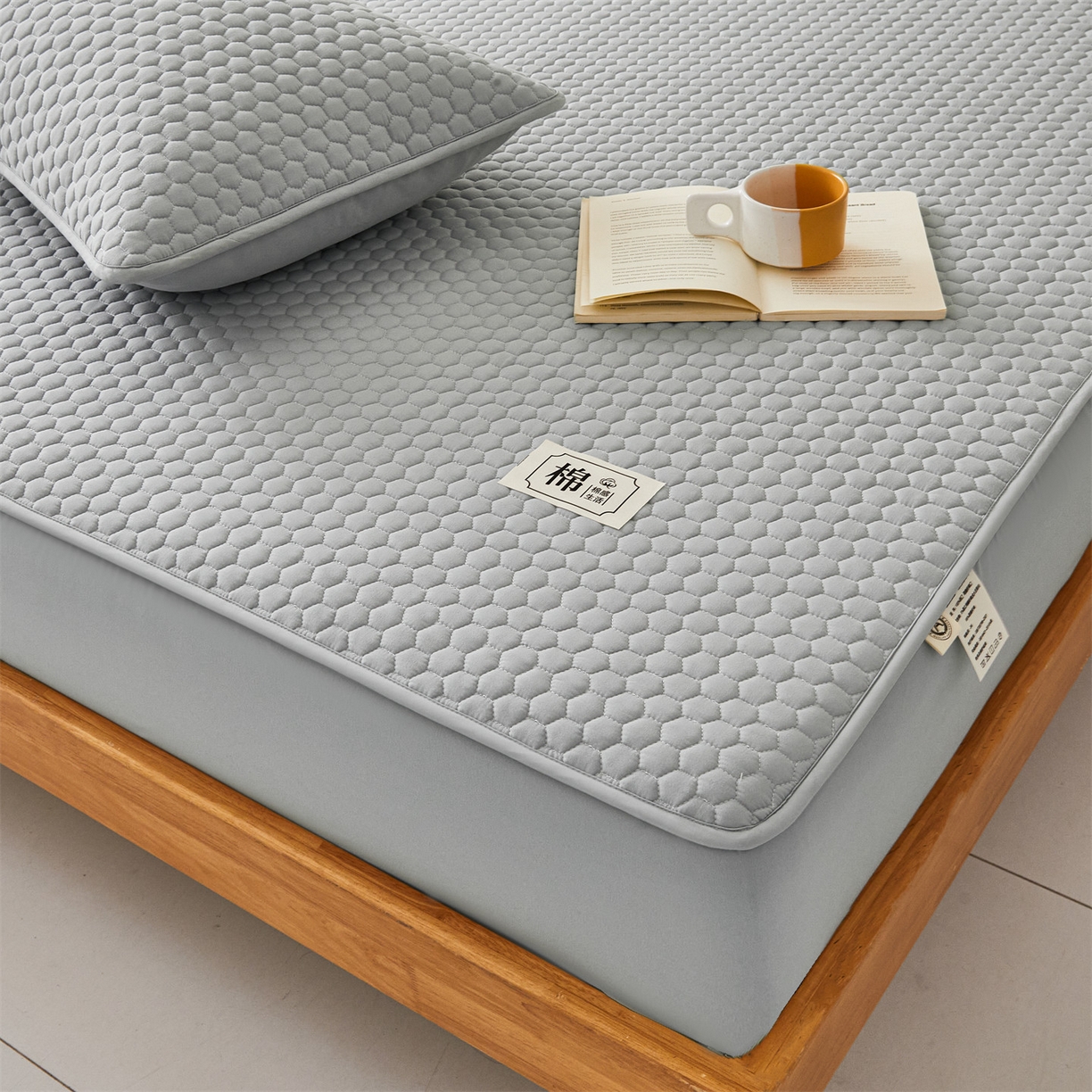 91家纺网 家纺一手货源 找家纺 居眠 2026新款蜂巢-防水夹棉棉花床笠 蜂巢-灰