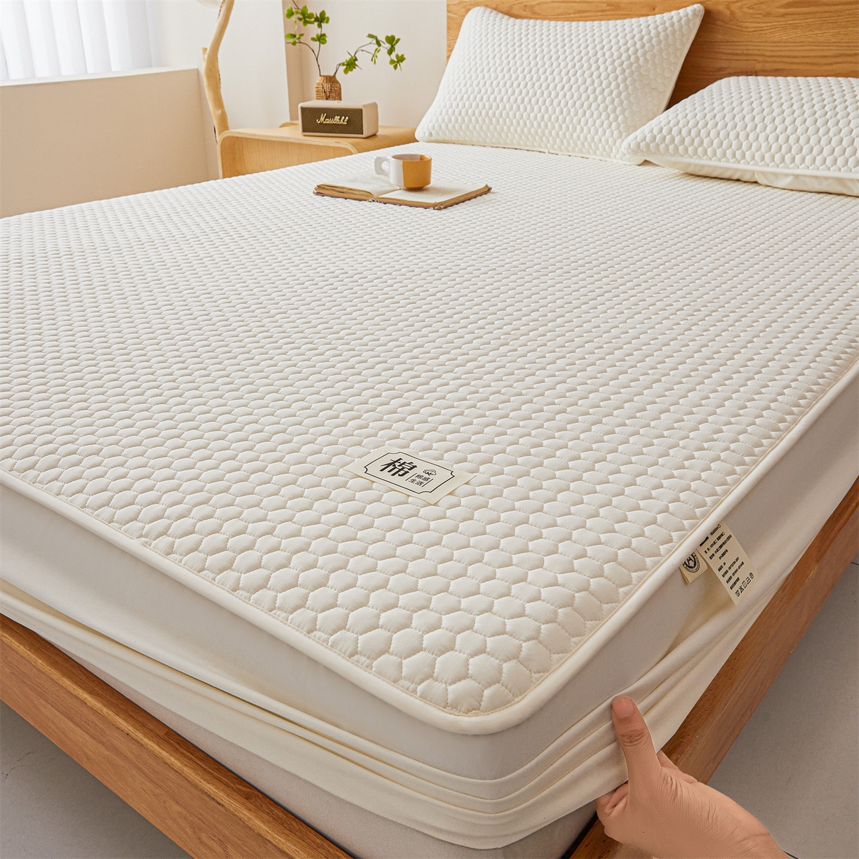 91家纺网 家纺一手货源 找家纺 居眠 2026新款蜂巢-防水夹棉棉花床笠 蜂巢-白