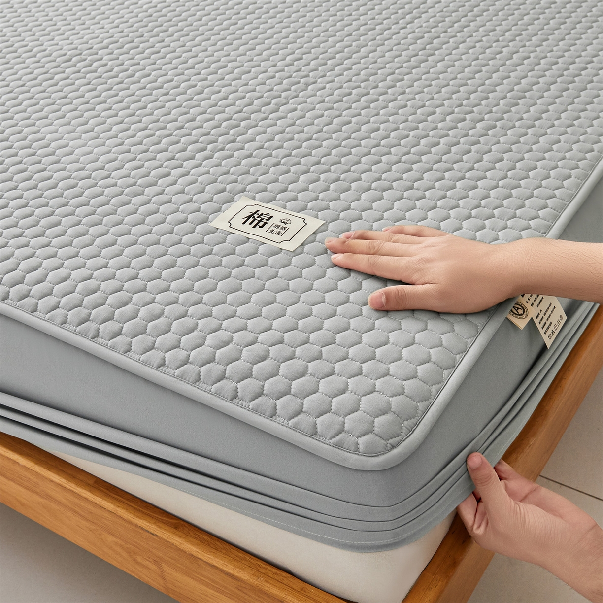 91家纺网 家纺一手货源 找家纺 居眠 2026新款蜂巢-防水夹棉棉花床笠 蜂巢-灰