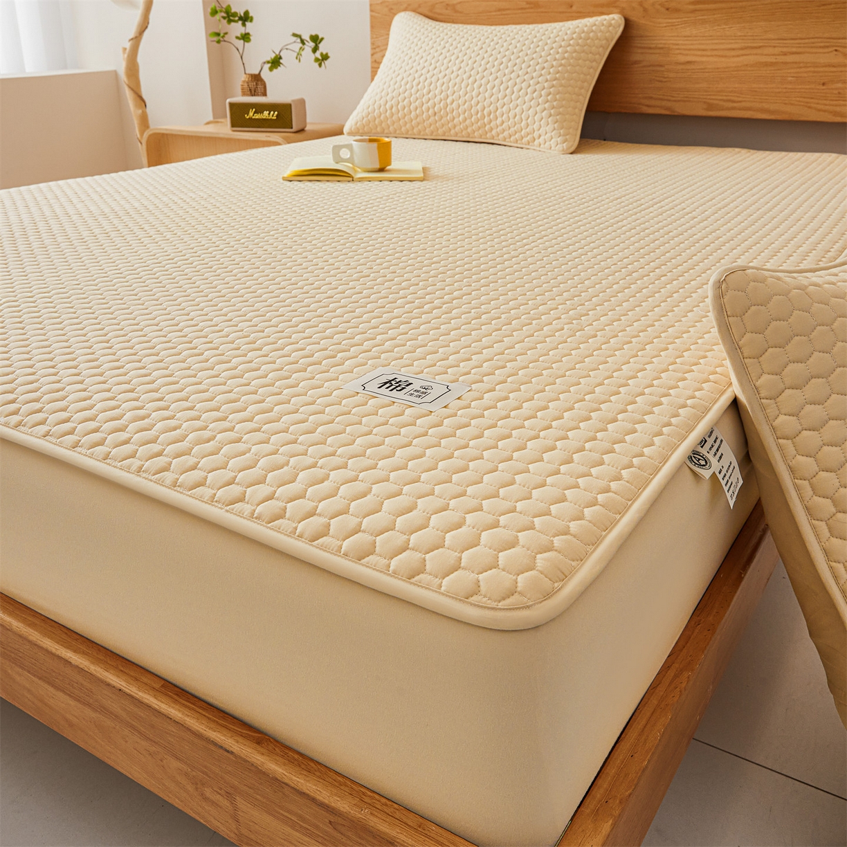 91家纺网 家纺一手货源 找家纺 居眠 2026新款蜂巢-防水夹棉棉花床笠 蜂巢-卡