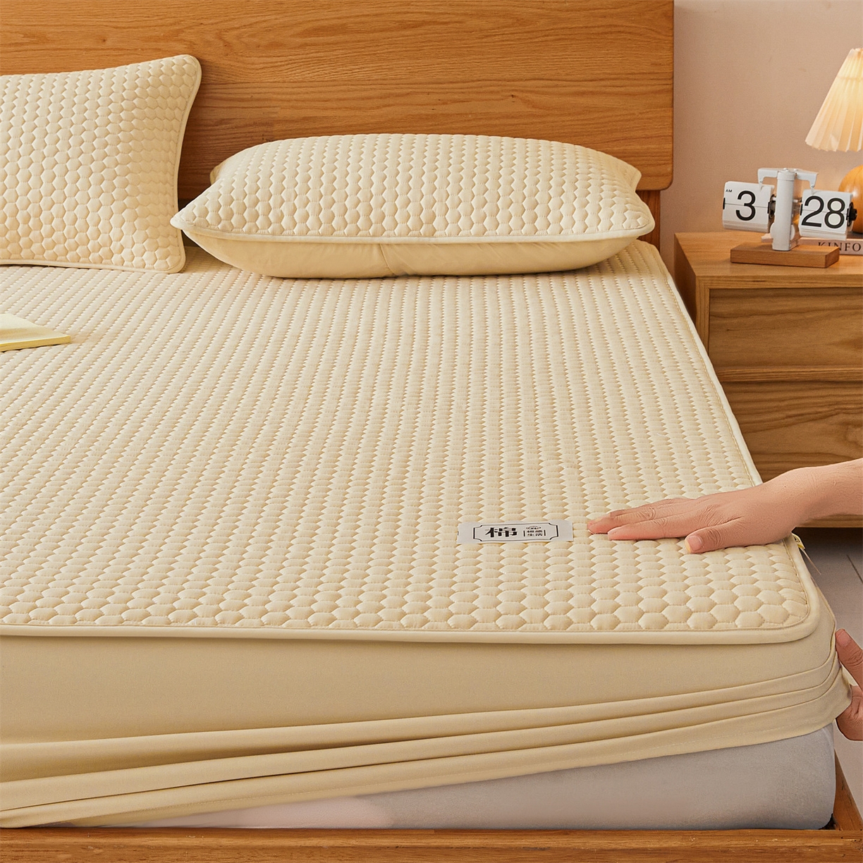 91家纺网 家纺一手货源 找家纺 居眠 2026新款蜂巢-防水夹棉棉花床笠 蜂巢-卡