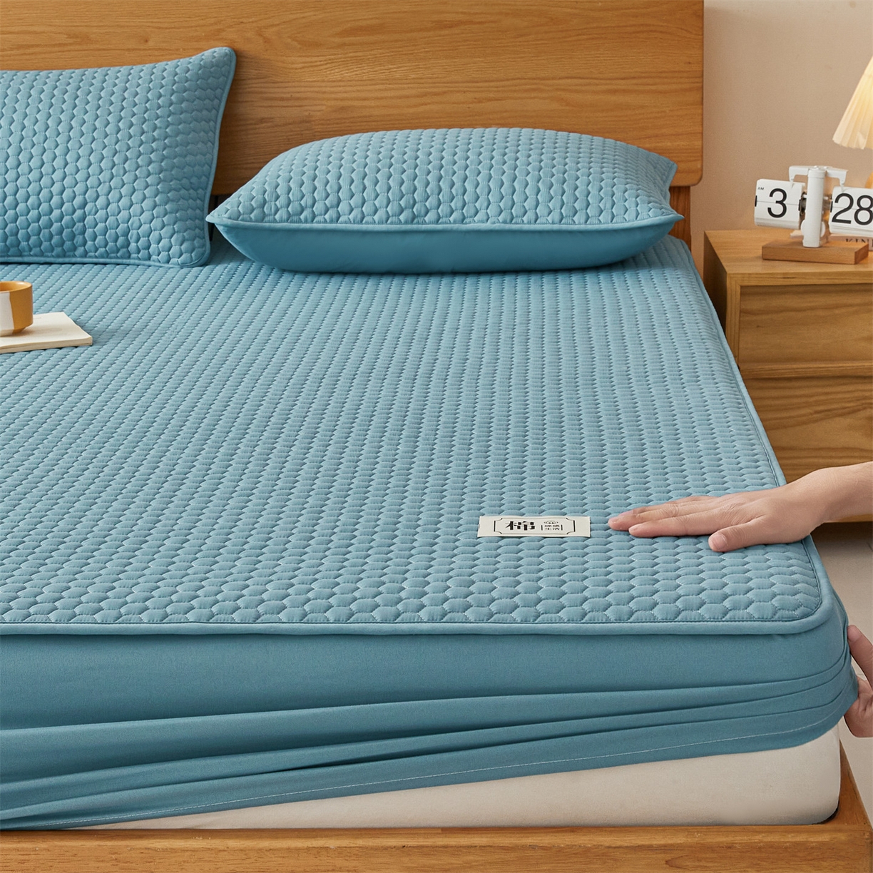 91家纺网 家纺一手货源 找家纺 居眠 2026新款蜂巢-防水夹棉棉花床笠 蜂巢-蓝