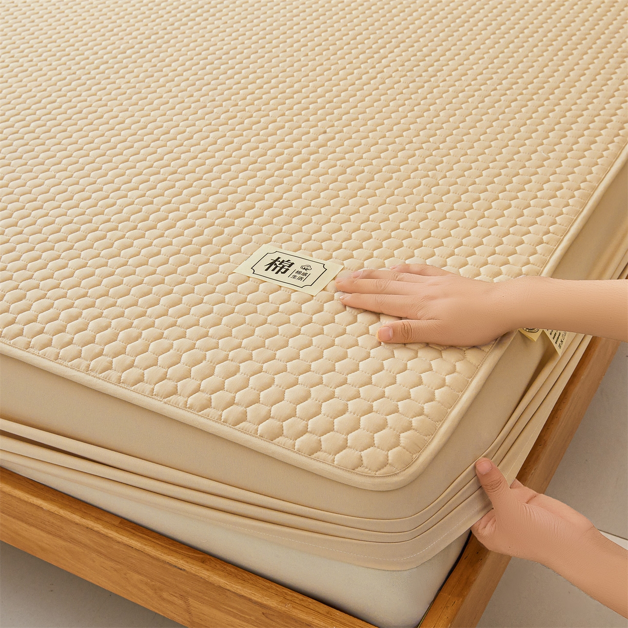 91家纺网 家纺一手货源 找家纺 居眠 2026新款蜂巢-防水夹棉棉花床笠 蜂巢-卡