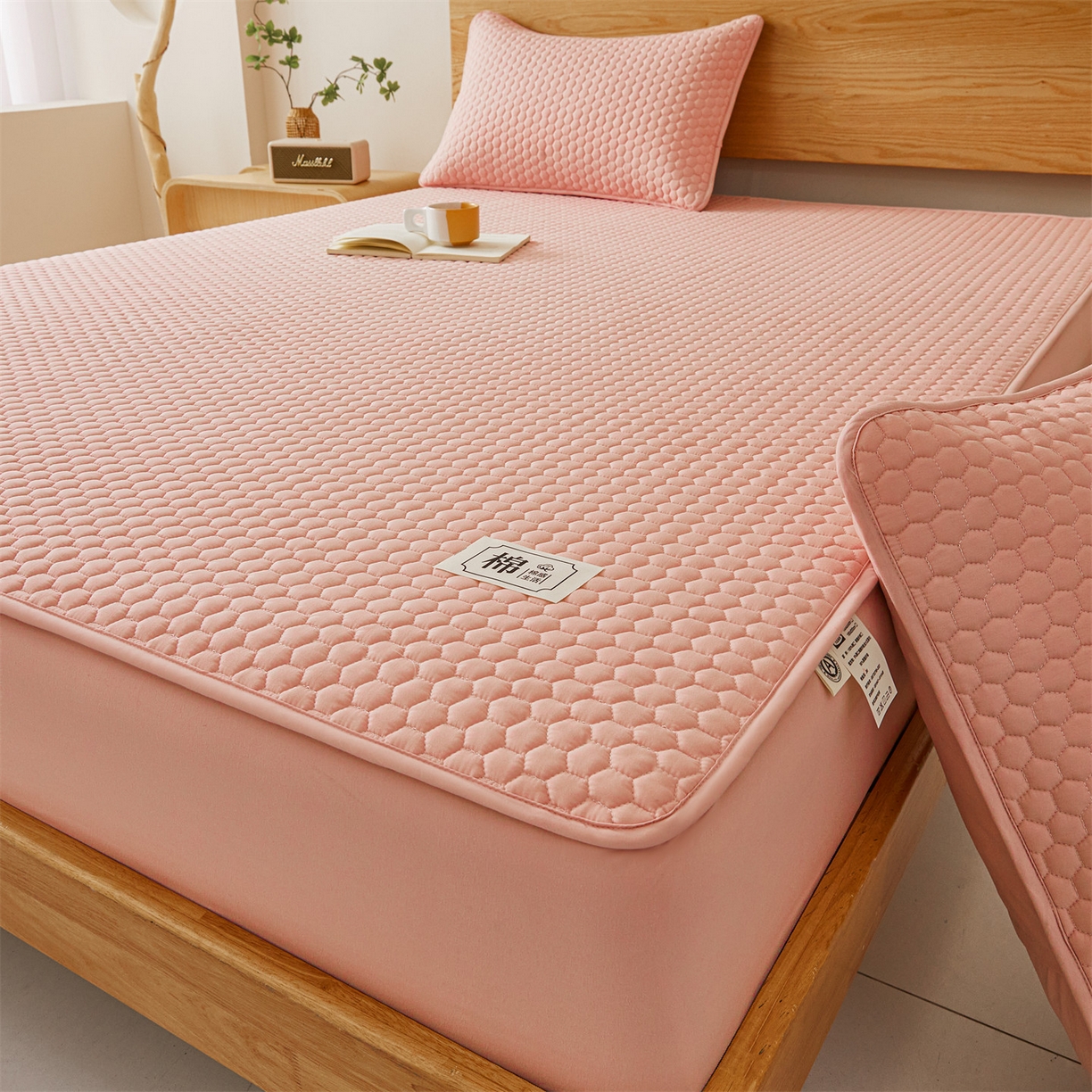 91家纺网 家纺一手货源 找家纺 居眠 2026新款蜂巢-防水夹棉棉花床笠 蜂巢-粉