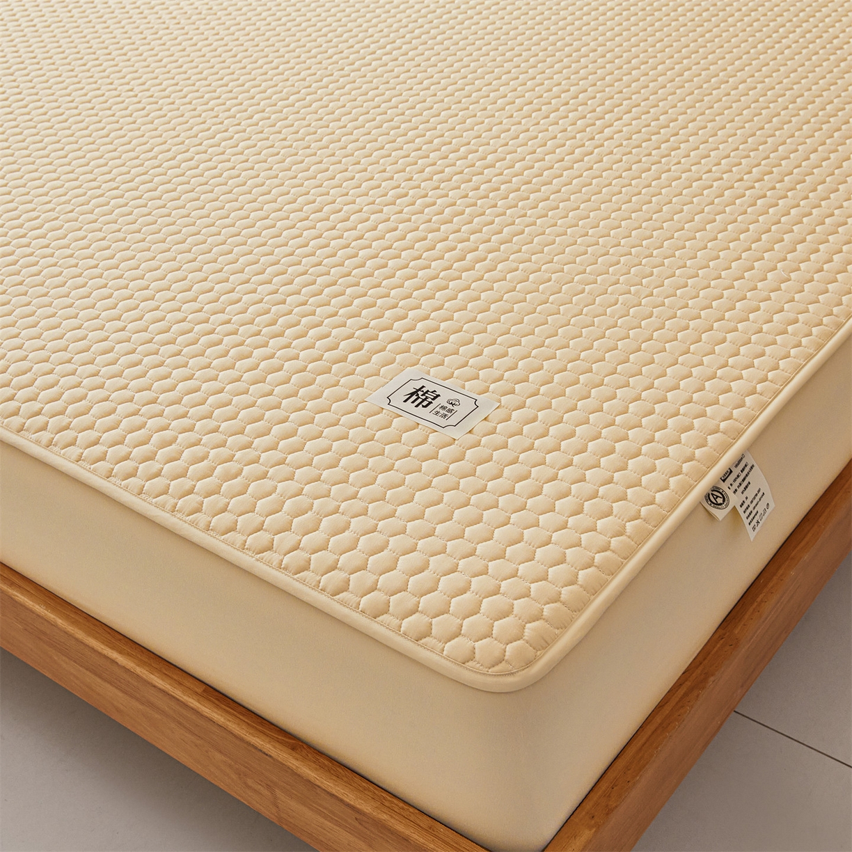 91家纺网 家纺一手货源 找家纺 居眠 2026新款蜂巢-防水夹棉棉花床笠 蜂巢-卡