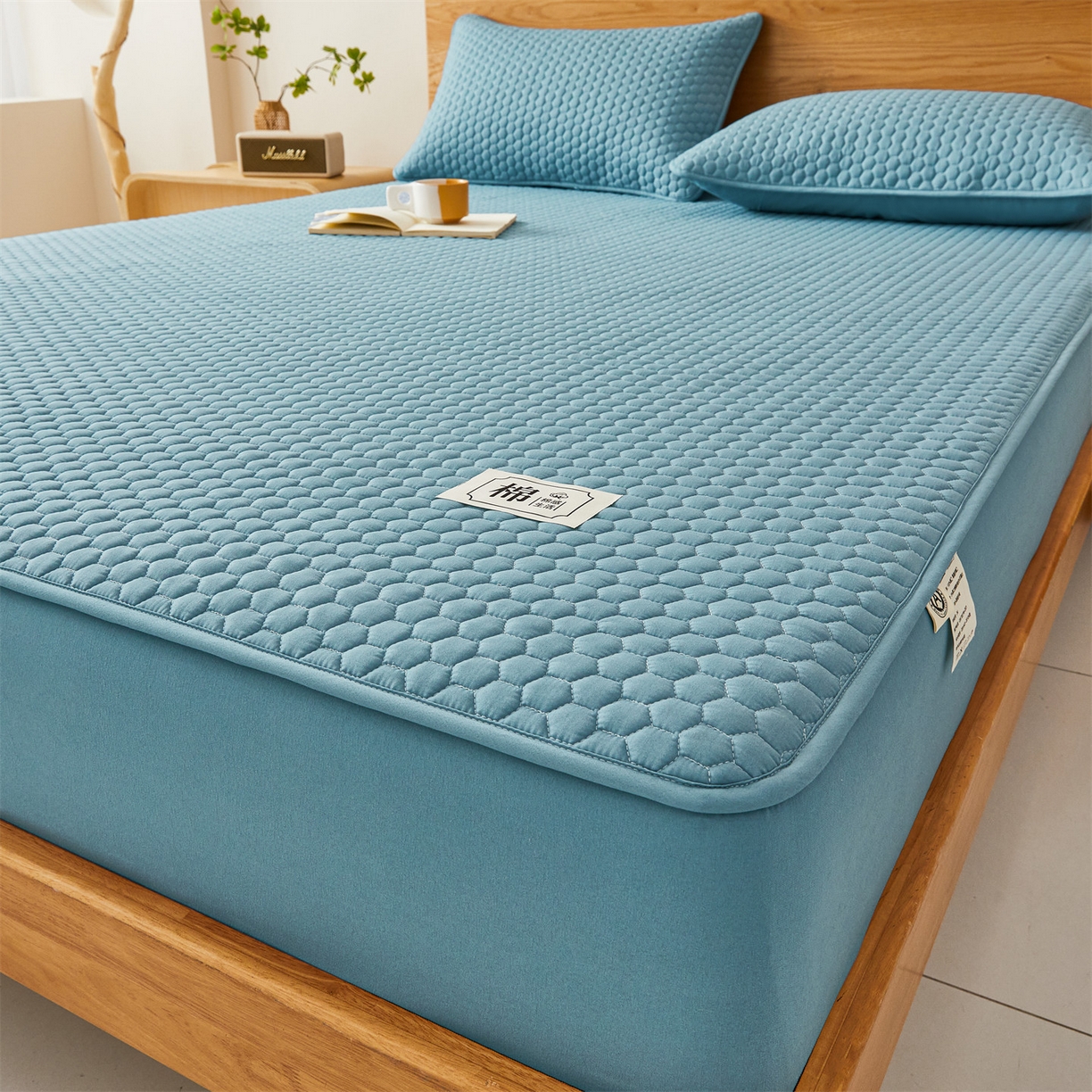 91家纺网 家纺一手货源 找家纺 居眠 2026新款蜂巢-防水夹棉棉花床笠 蜂巢-蓝