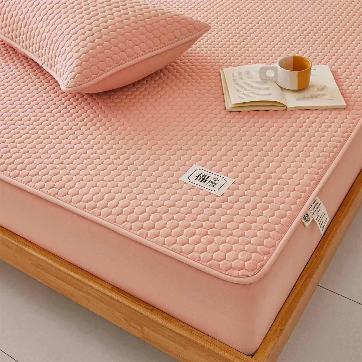 91家纺网 家纺一手货源 找家纺 居眠 2026新款蜂巢-防水夹棉棉花床笠 蜂巢-粉