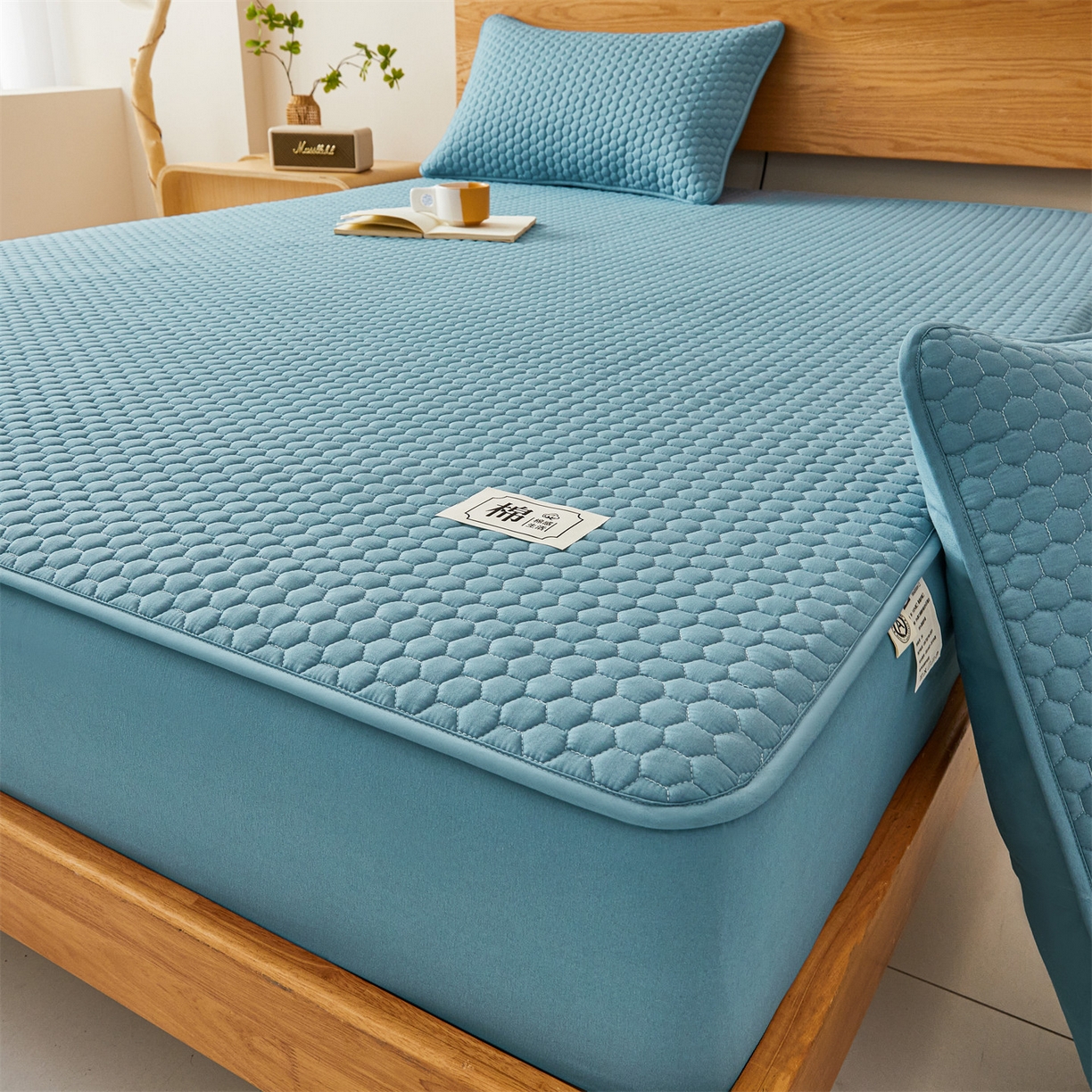 91家纺网 家纺一手货源 找家纺 居眠 2026新款蜂巢-防水夹棉棉花床笠 蜂巢-蓝