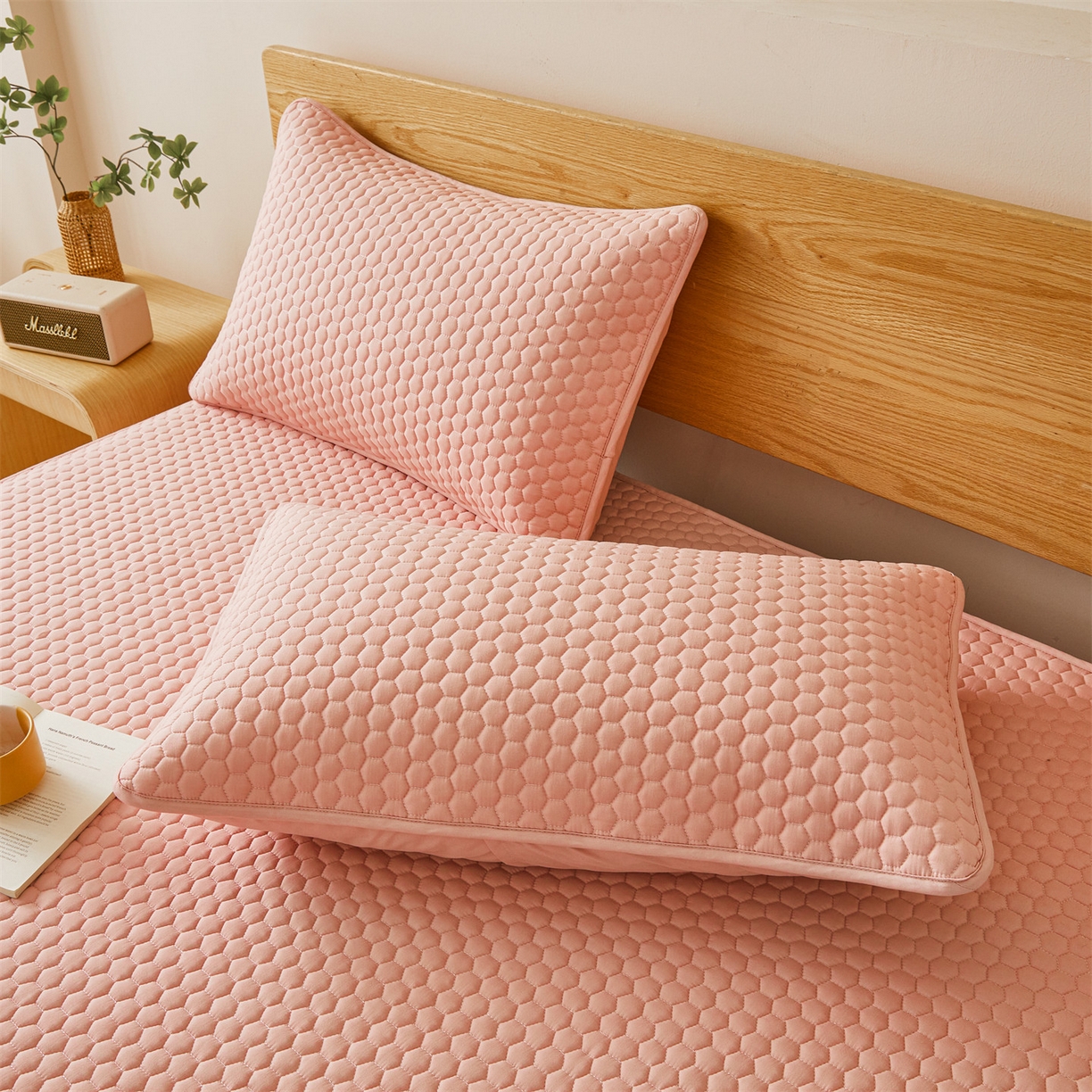 91家纺网 家纺一手货源 找家纺 居眠 2026新款蜂巢-防水夹棉棉花床笠 蜂巢-粉