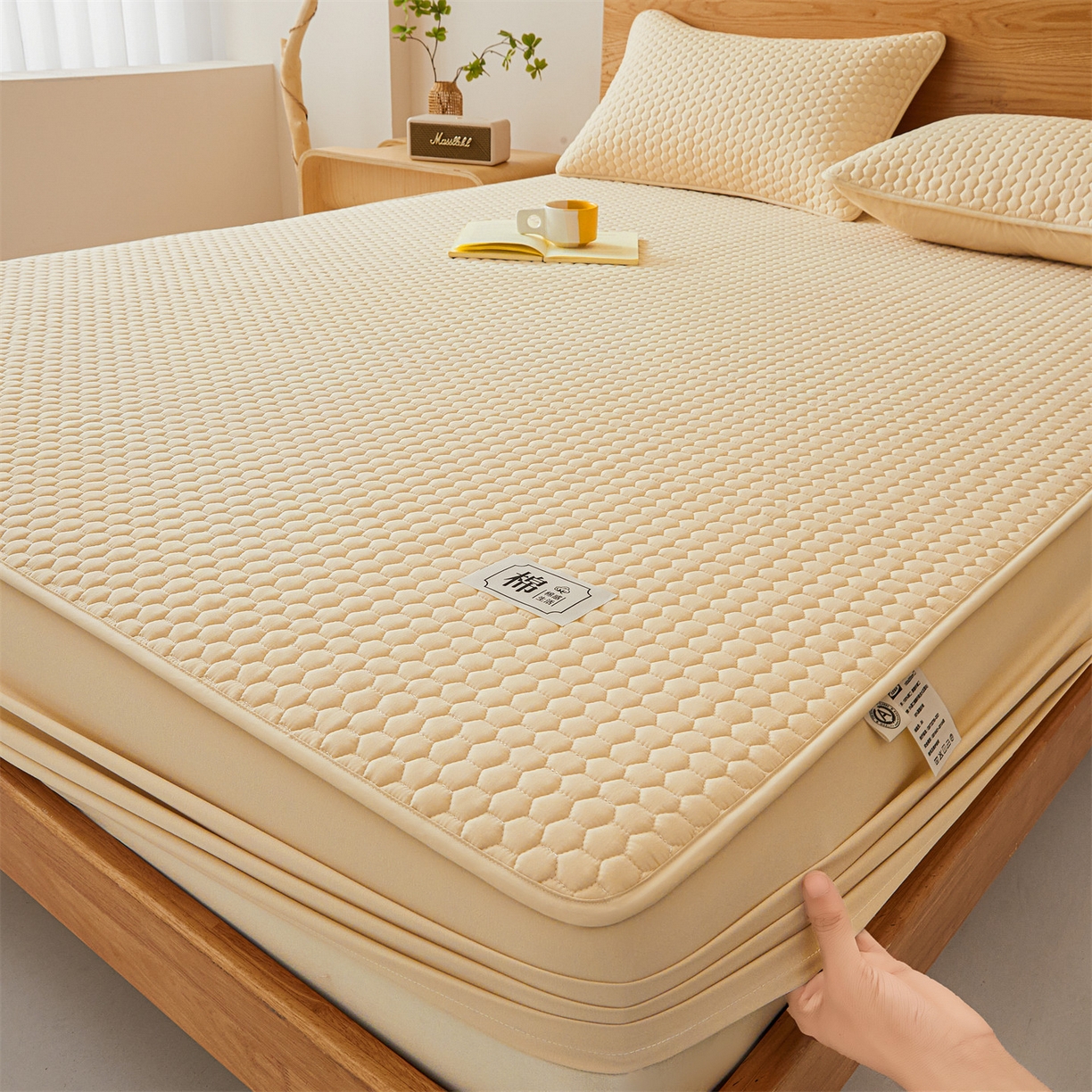 91家纺网 家纺一手货源 找家纺 居眠 2026新款蜂巢-防水夹棉棉花床笠 蜂巢-卡