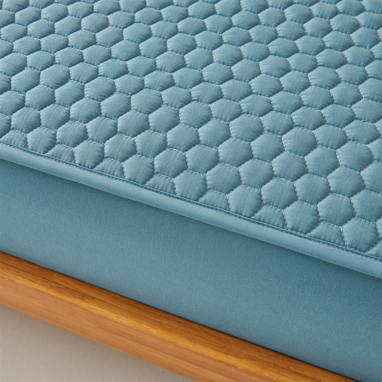 91家纺网 家纺一手货源 找家纺 居眠 2026新款蜂巢-防水夹棉棉花床笠 蜂巢-蓝