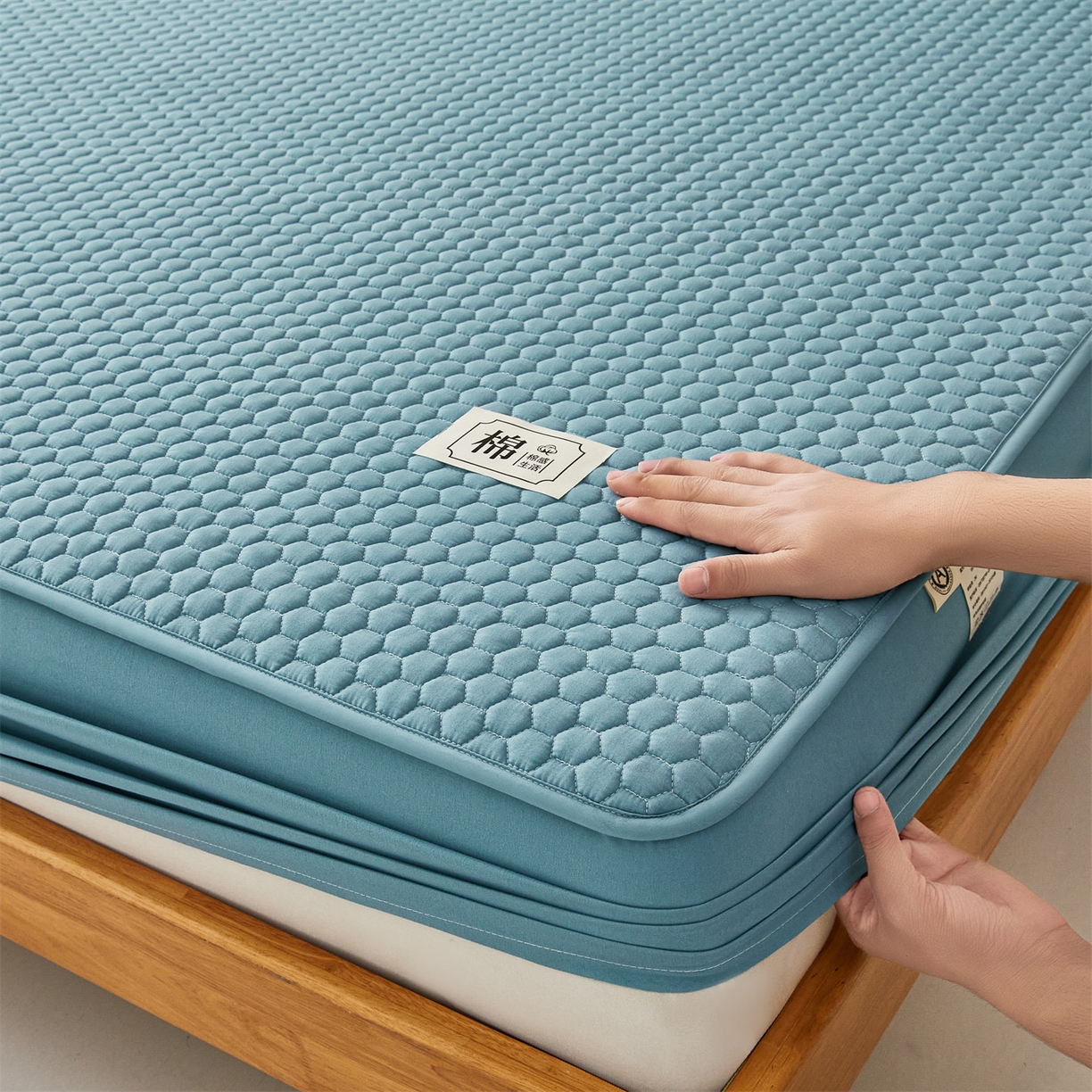 91家纺网 家纺一手货源 找家纺 居眠 2026新款蜂巢-防水夹棉棉花床笠 蜂巢-蓝