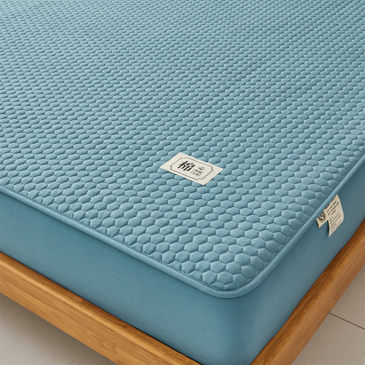 91家纺网 家纺一手货源 找家纺 居眠 2026新款蜂巢-防水夹棉棉花床笠 蜂巢-蓝