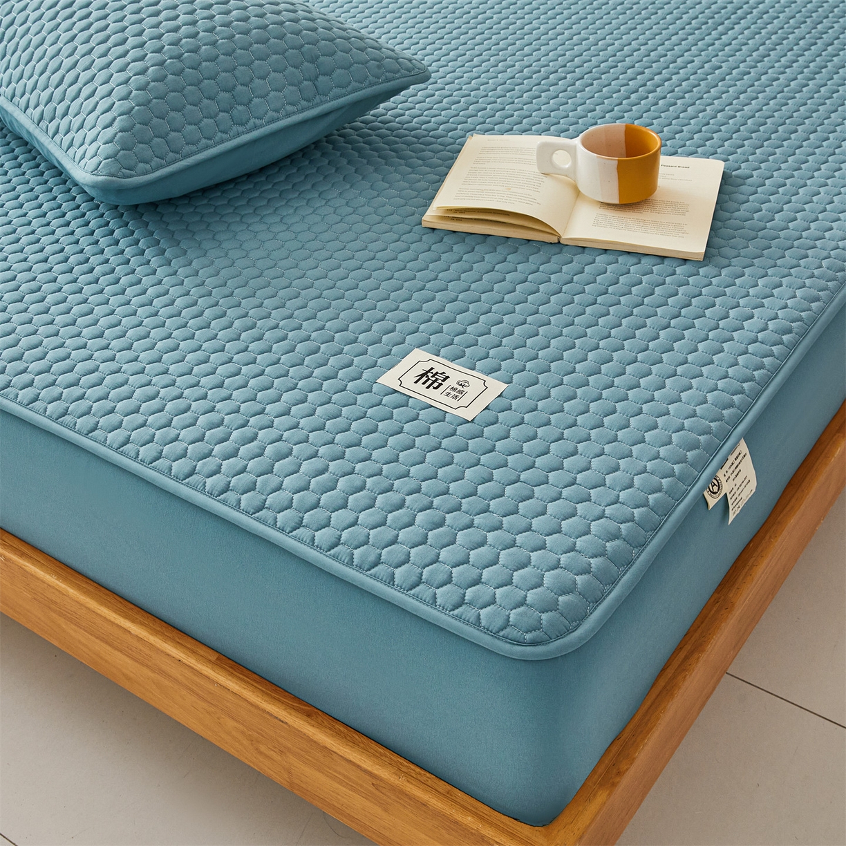 91家纺网 家纺一手货源 找家纺 居眠 2026新款蜂巢-防水夹棉棉花床笠 蜂巢-蓝