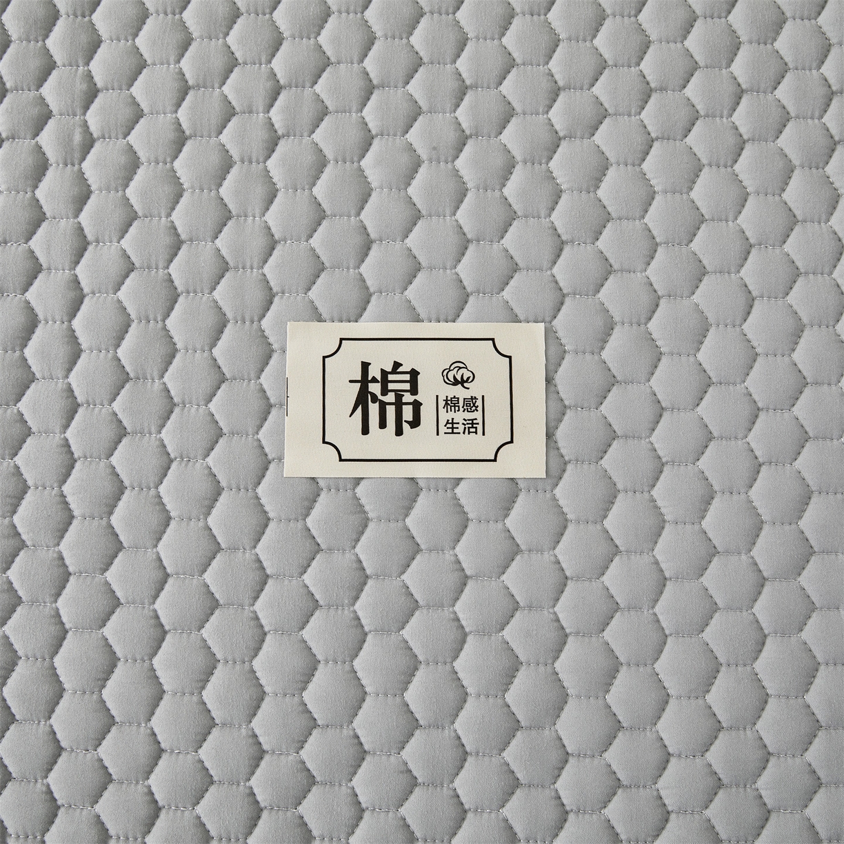 91家纺网 家纺一手货源 找家纺 居眠 2026新款蜂巢-防水夹棉棉花床笠 蜂巢-灰