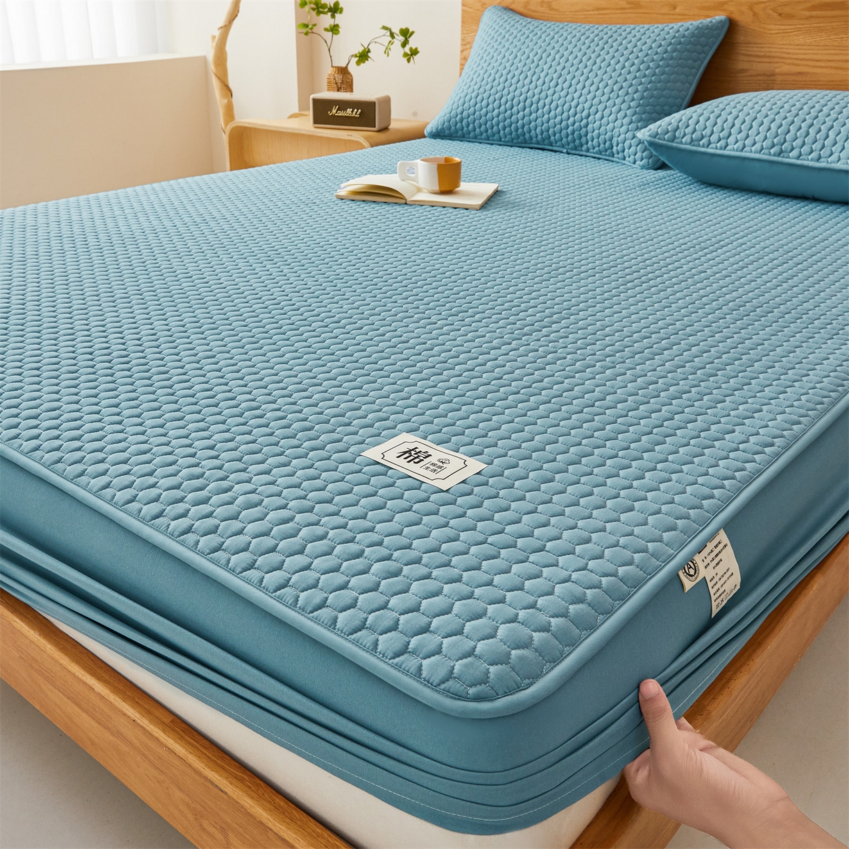 91家纺网 家纺一手货源 找家纺 居眠 2026新款蜂巢-防水夹棉棉花床笠 蜂巢-蓝