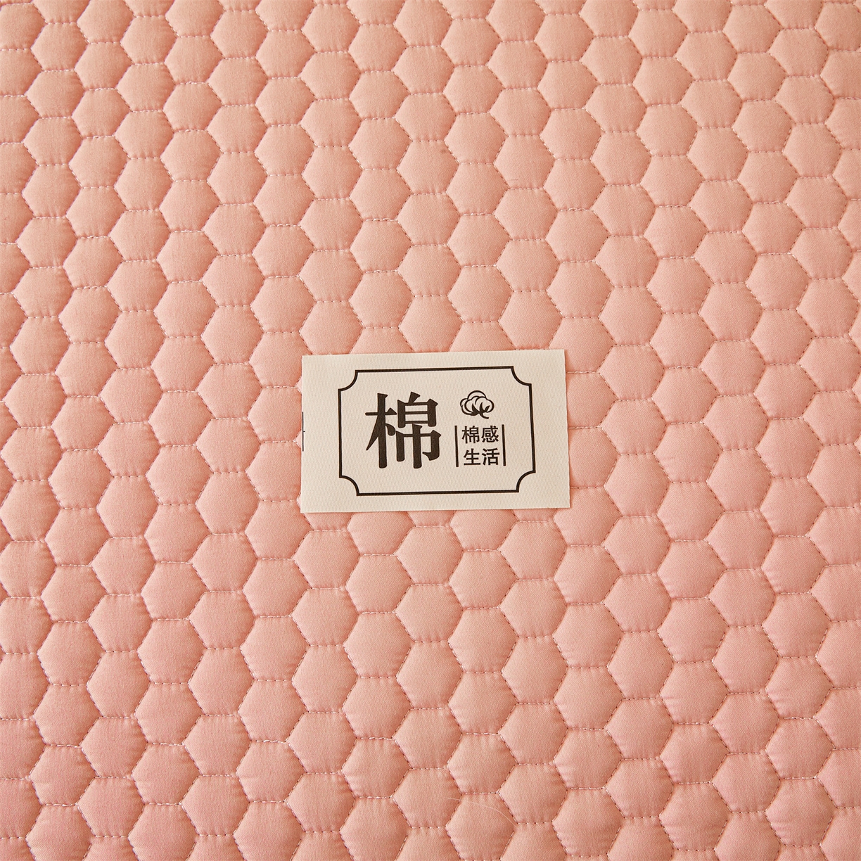 91家纺网 家纺一手货源 找家纺 居眠 2026新款蜂巢-防水夹棉棉花床笠 蜂巢-粉